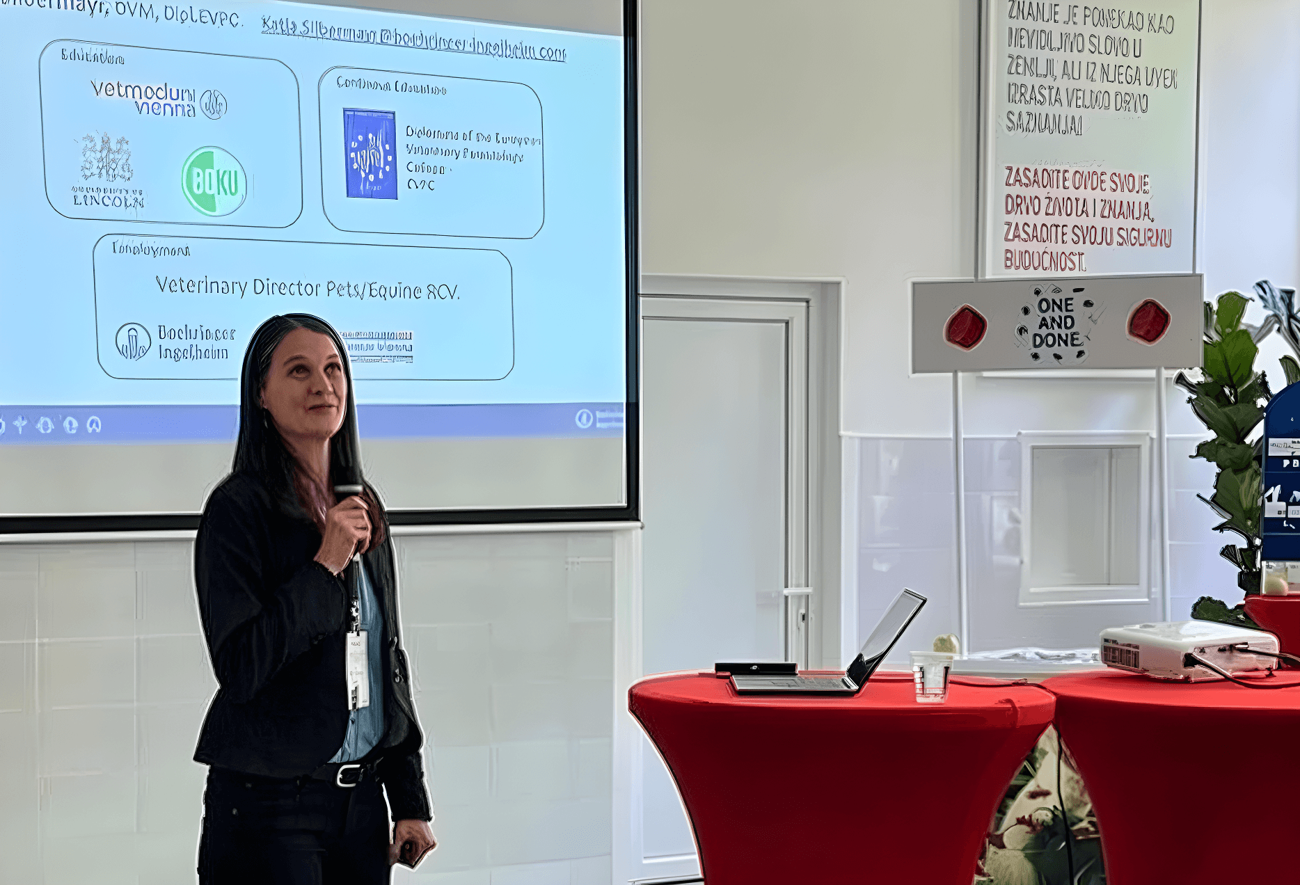 Katja Silbermayr gives a lecture.