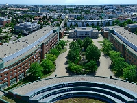 VetMed Luftaufnahmen  Luftbildaufnahme des Campus der Veterinärmedizinischen Universität in Floridsdorf, Wien, aufgenommen im Juni 2015. Im Bild: Bereich zwischen Hörsaalzentrum, Institutsgebäude GA und HA und Biotop.