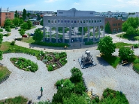 VetMed Luftaufnahmen  Luftbildaufnahme des Campus der Veterinärmedizinischen Universität in Floridsdorf, Wien, aufgenommen im Juni 2015. Im Bild: Mensagebäude und Botanischer Garten